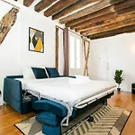 Louvre & Rivoli - City Apartment
